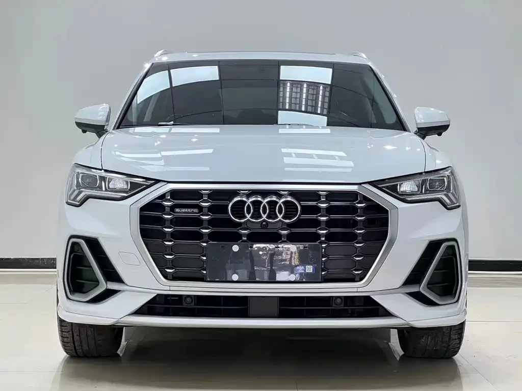 Audi Q3 audi_perviy_zakaz