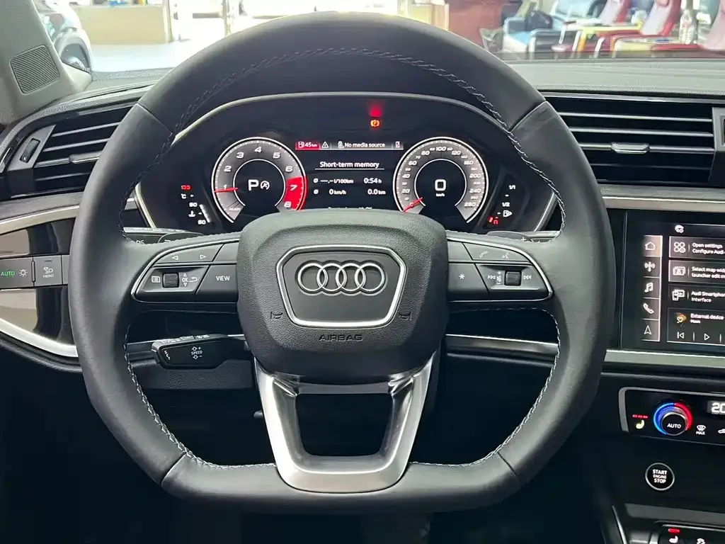 Audi Q3 audi_perviy_zakaz3