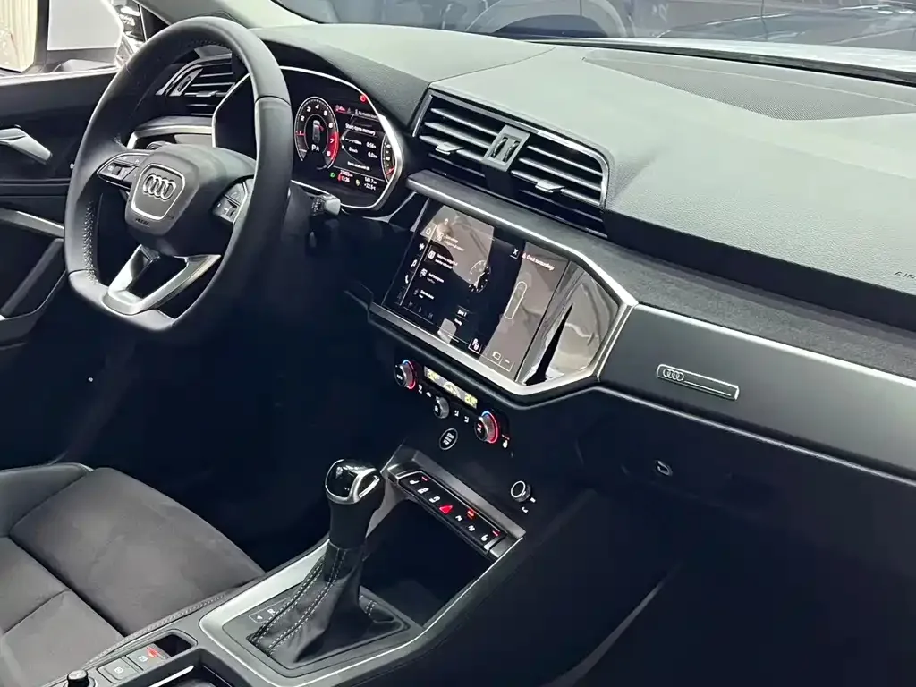 Audi Q3 audi_perviy_zakaz4