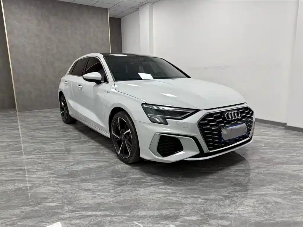 Audi A3 Сзади