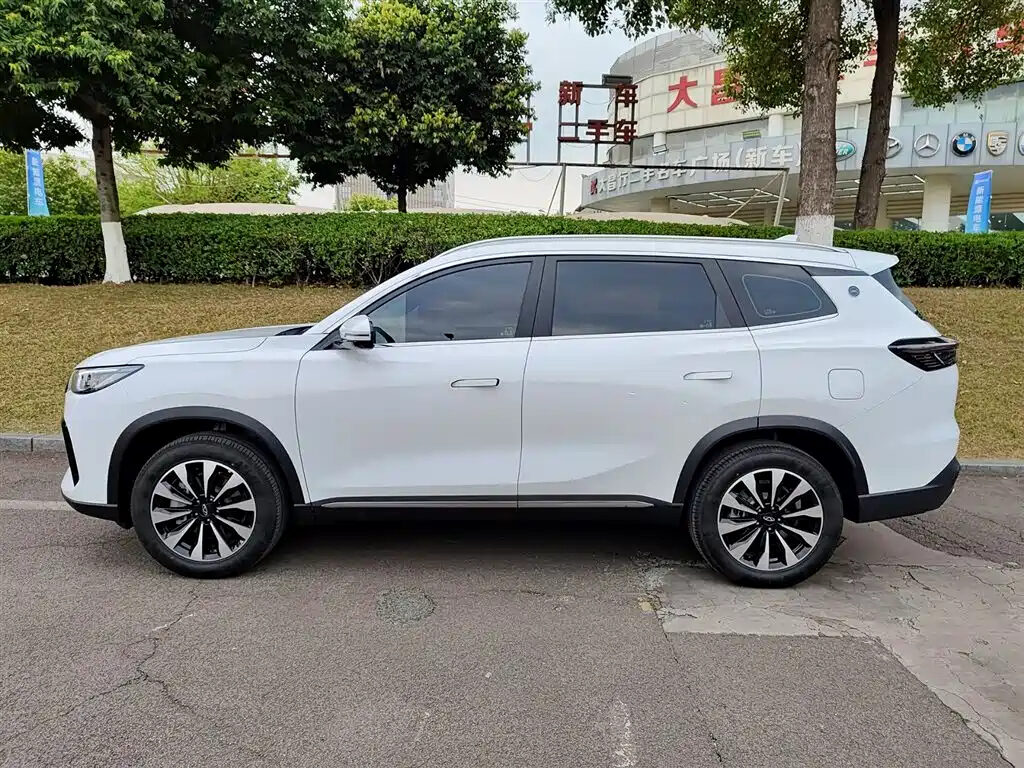 Chery Tiggo 8 Сзади