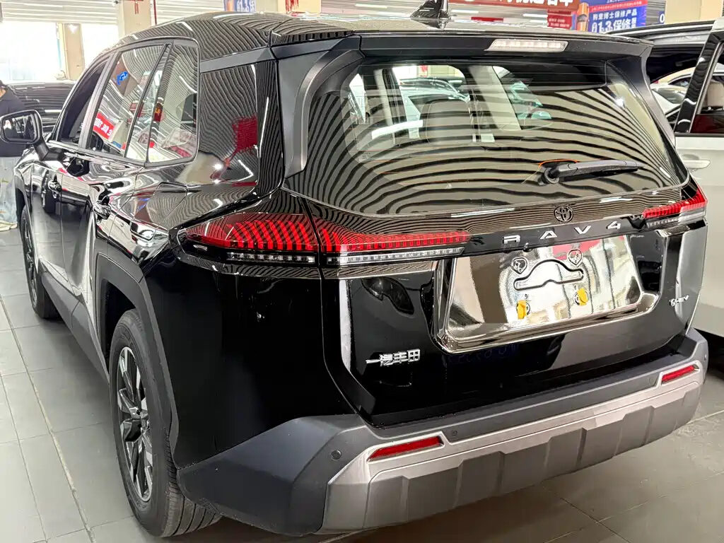 Toyota RAV4 2026 Сзади