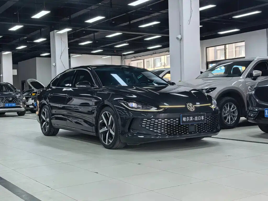 Volkswagen Lamando Сзади