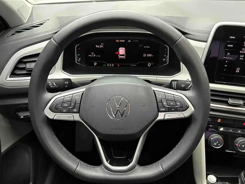 Volkswagen T-Roc Сзади