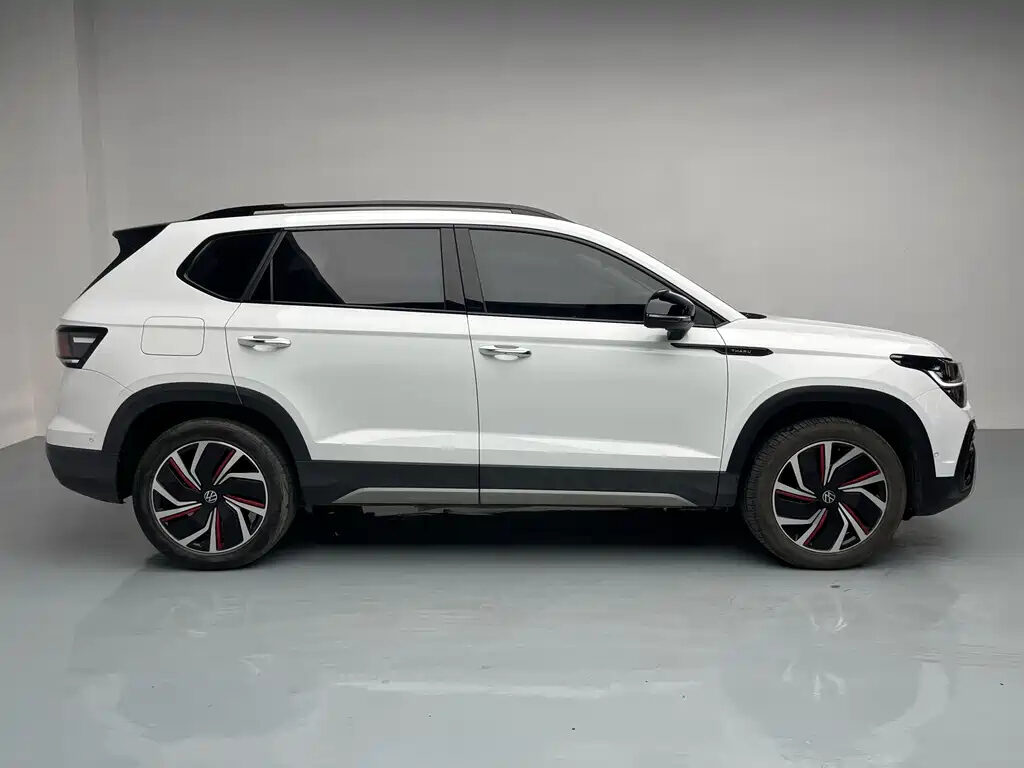 Volkswagen Tharu Сзади